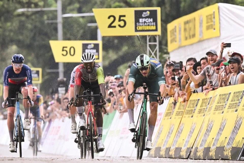 Jonathan Milan brings the heat on debut to win wet Tour de France Singapore Criterium